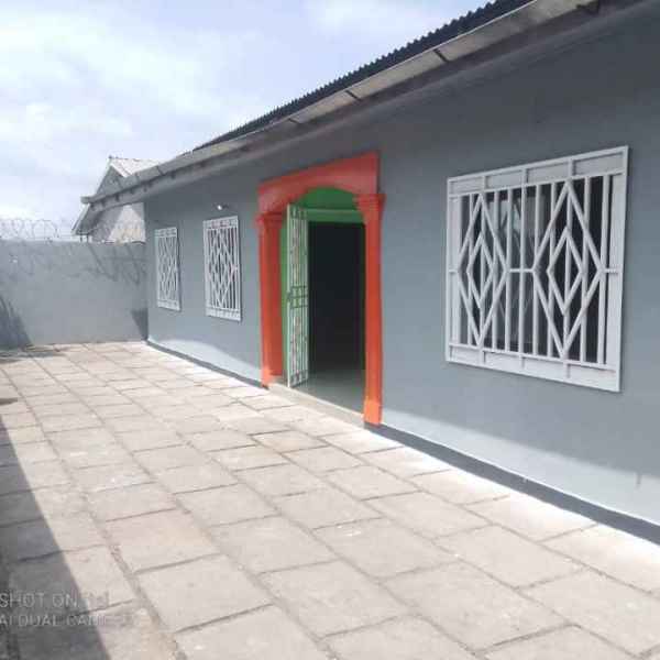 PARCELLE AVEC MAISON A KOFOLIE Pointe-Noire FCFA