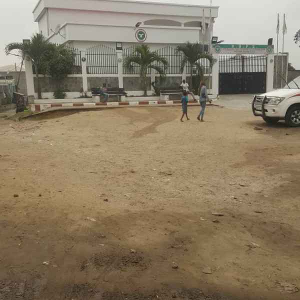 DEMI PARCELLE A MVOUMVOU Pointe-Noire FCFA