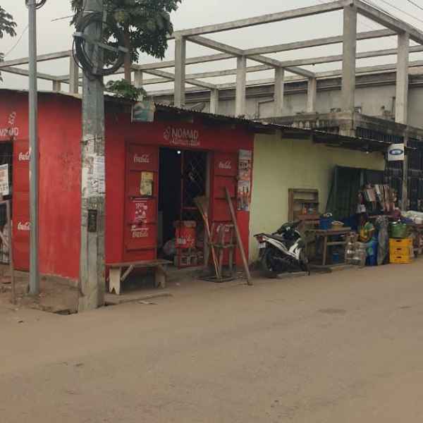SUR LE GOUDRON DE NKOUIKOU Pointe-Noire FCFA