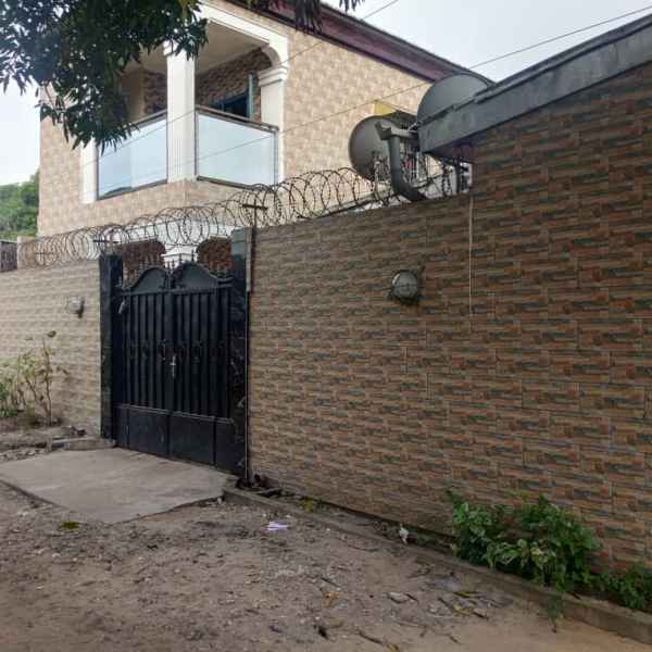 MAISONS COMMERCIALES Pointe-Noire FCFA