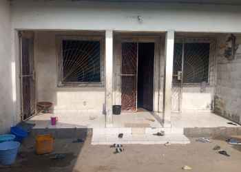 DEMI TERRAIN AVEC MAISON Pointe-Noire Congo Brazzaville