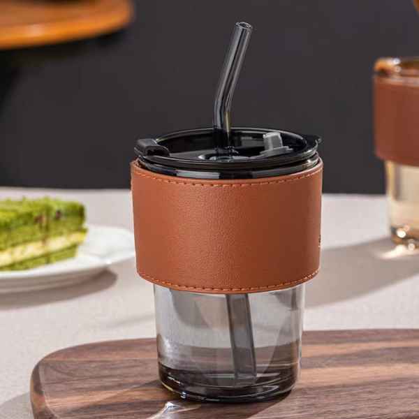 Gobelet en verre avec couvercle et paupière Pointe-Noire FCFA